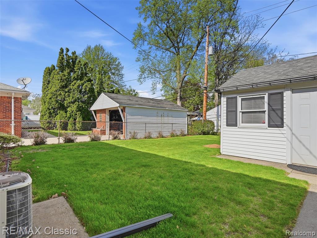 9116 Tecumseh Avenue, Redford, MI 48239 — Photo 49