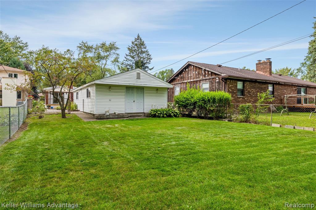 3979 Grindley Park Street, Dearborn Heights, MI 48125 — Photo 34