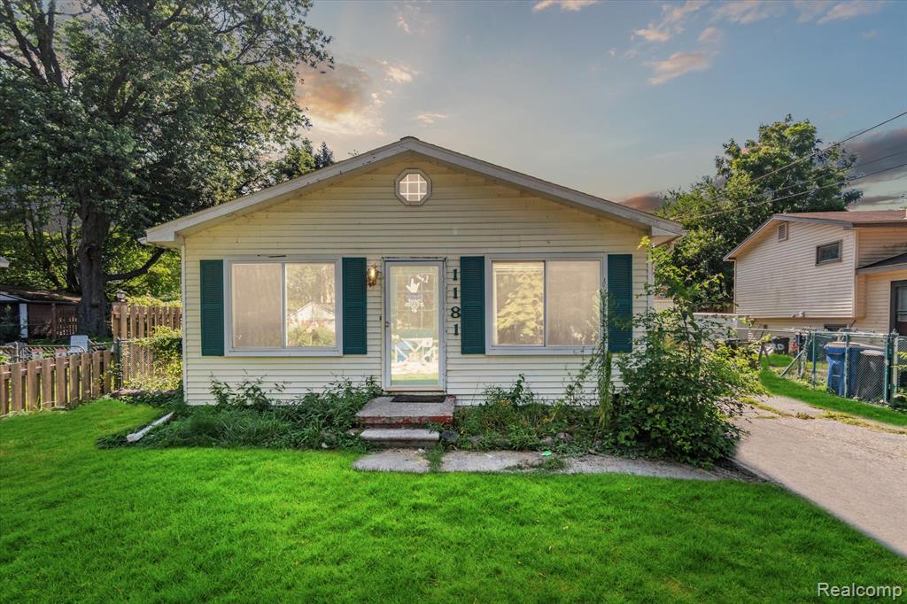 1181 Bangor Road, Waterford, MI 48328
