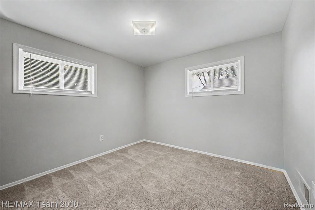 4947 Roosevelt Boulevard, Dearborn Heights, MI 48125 — Photo 19