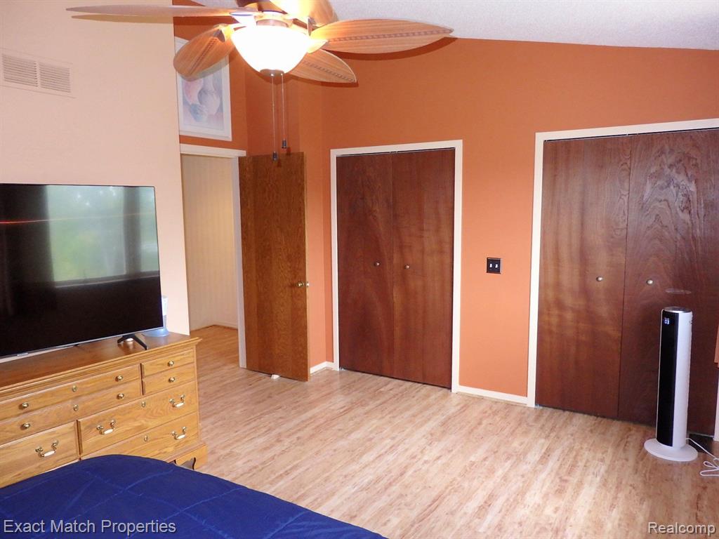 6896 NORTHCREST Way E, 15, Clarkston, MI — Photo 33