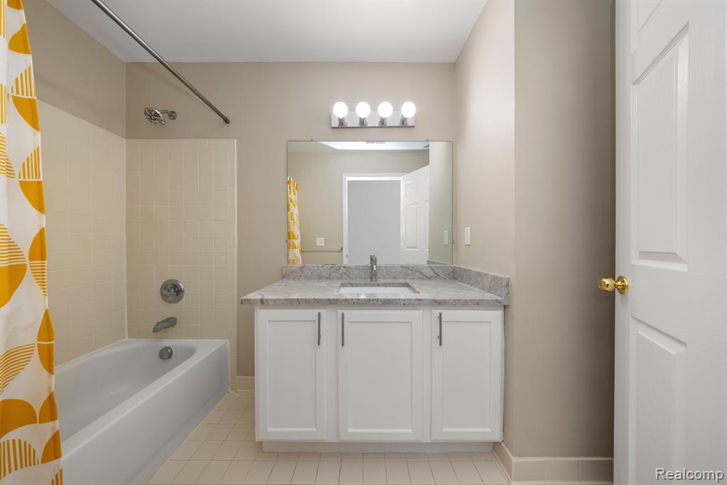 28260 OAKMONTE Circle E, New Hudson, MI 48165 — Photo 28