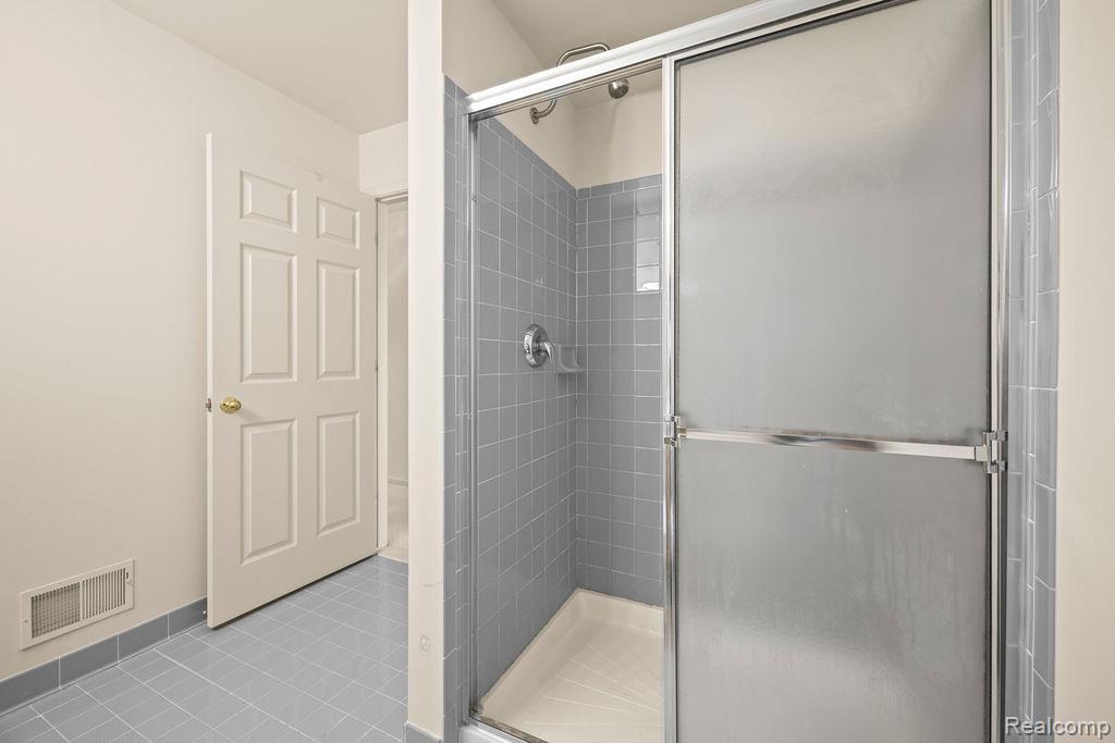 43120 Creek Court, 81, Clinton Twp, MI 48038 — Photo 27