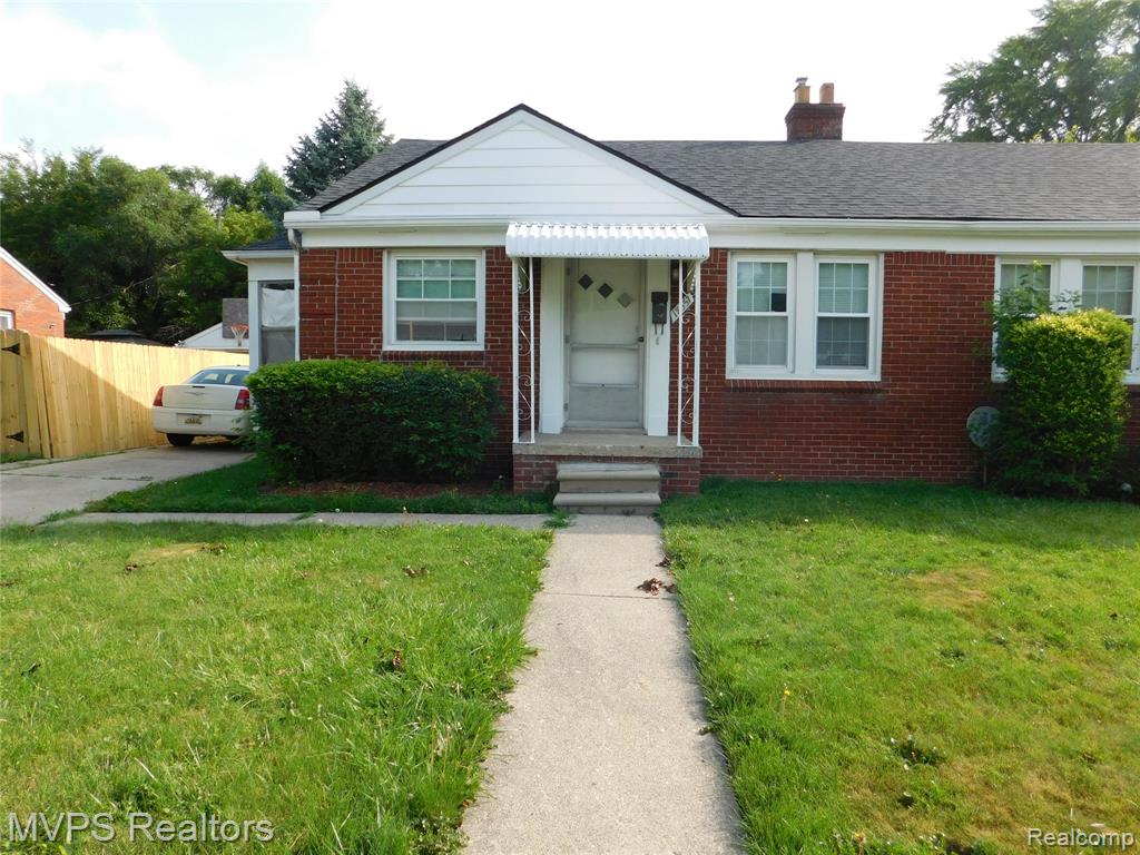18557 Roscommon Street, Harper Woods, MI 48225