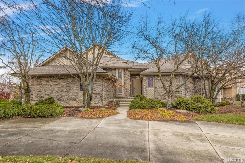 5385 POND BLUFF Drive, West Bloomfield, MI 48323 — Photo 3