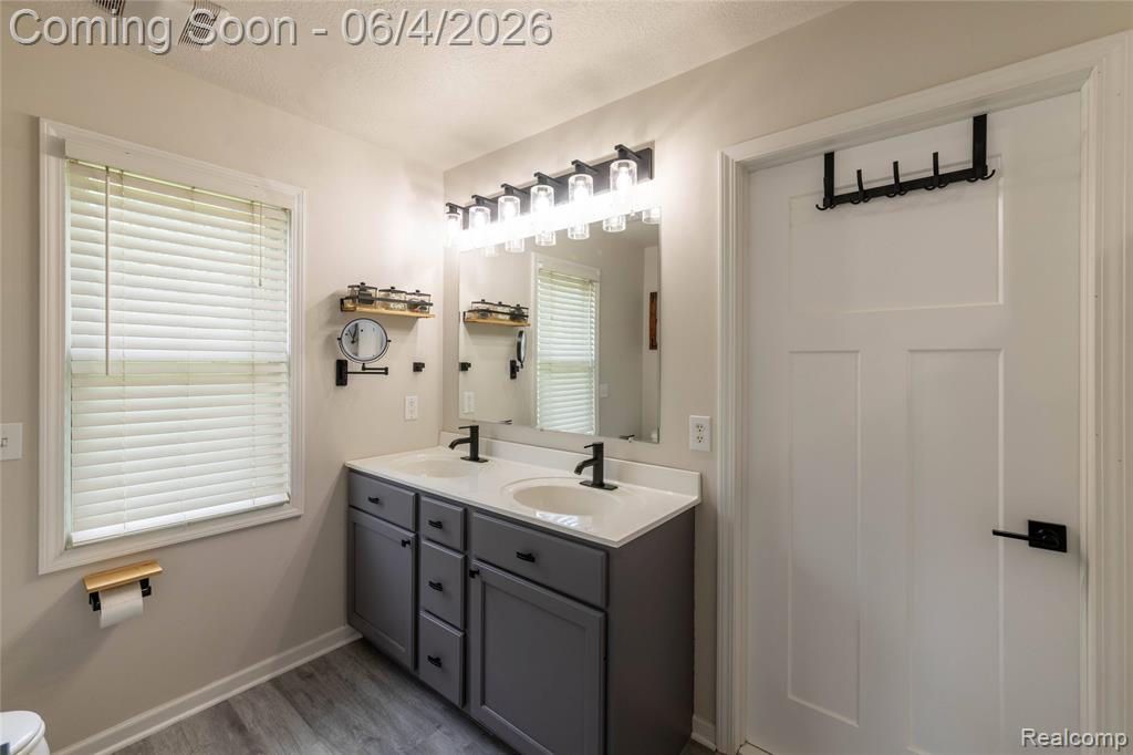 12621 Golden Oaks Drive, Milford, MI 48380 — Photo 11