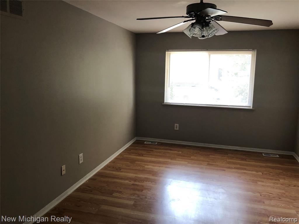 8755 GEORGE F BUNKER, Sterling Heights, MI 48313 — Photo 15