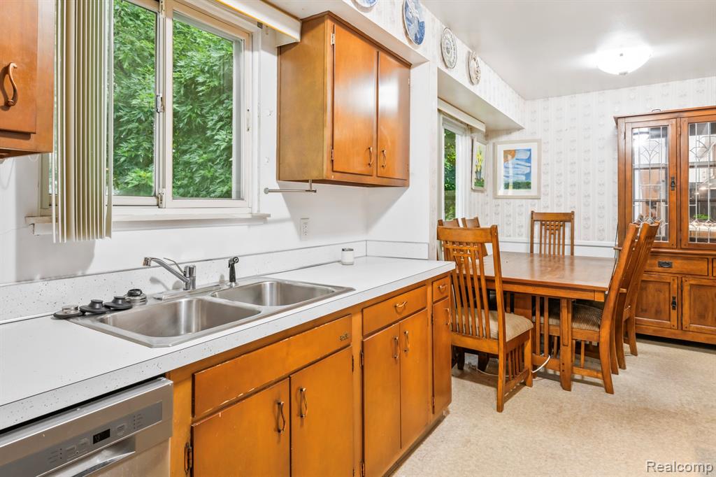 4436 Carmanwood Drive, Flint, MI 48507 — Photo 11