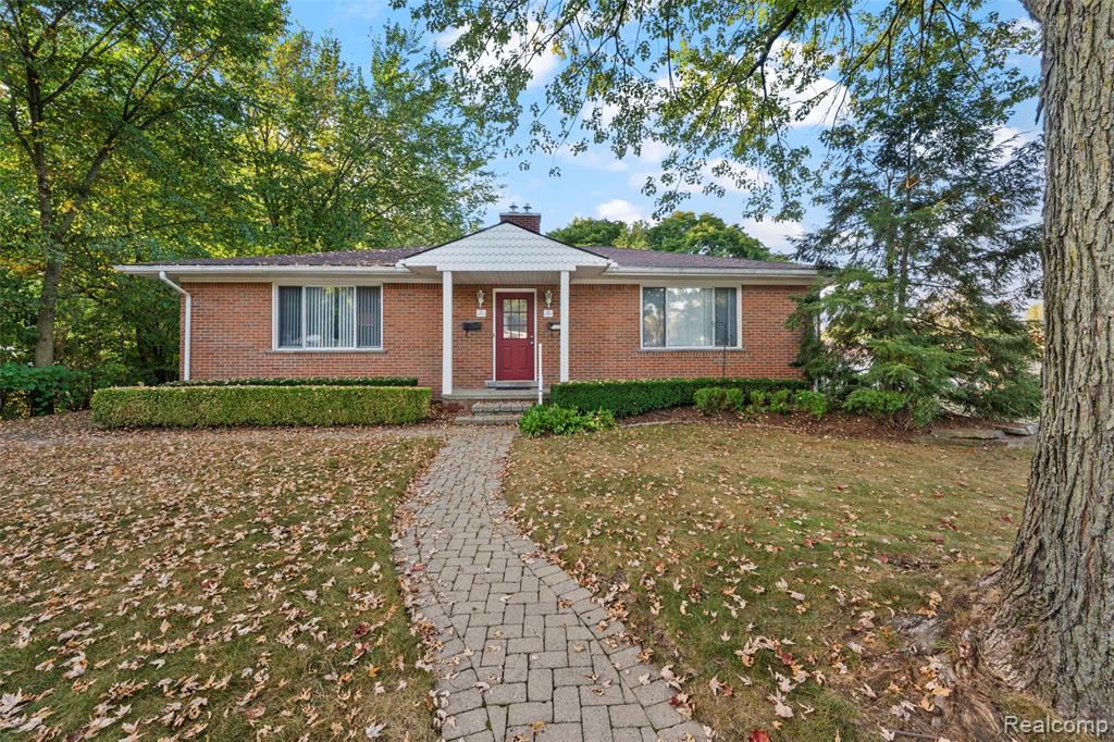 42 Gladwin Avenue, Clawson, MI — Photo 2