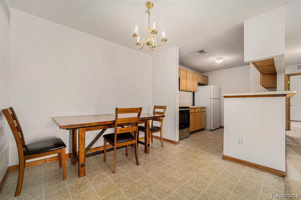 382 MARIGOLD Circle, Westland, MI — Photo 7