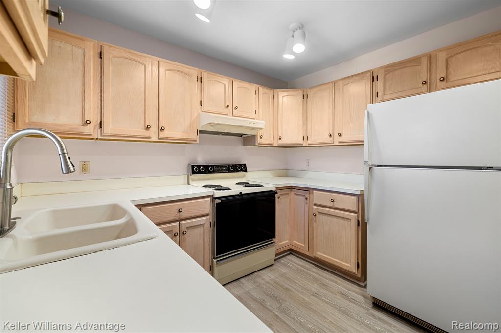 1003 Hickory Drive, Brighton, MI 48116 — Photo 7
