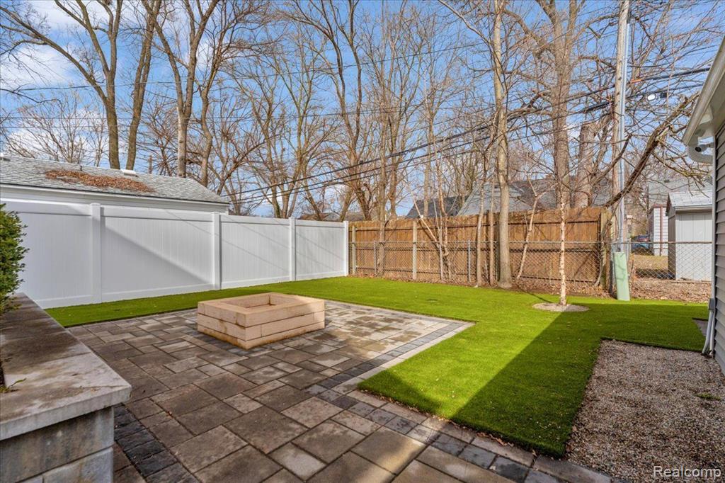 705 WHITCOMB Avenue, Royal Oak, MI 48073 — Photo 38