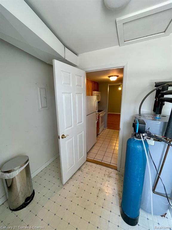 196 PRINCETON Drive, South Lyon, MI 48178 — Photo 13