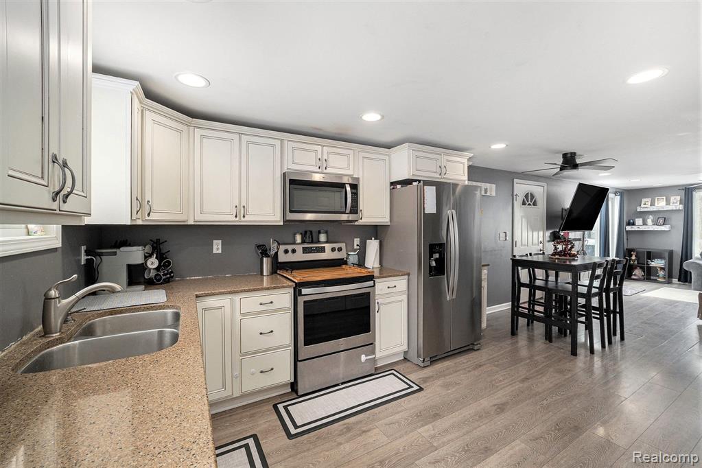 G4203 Van Slyke Road, Flint, MI 48507 — Photo 4