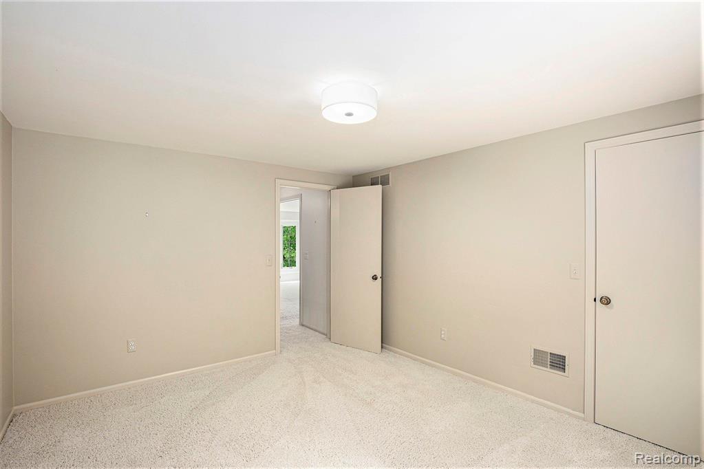 7254 DARK LAKE Drive, Clarkston, MI — Photo 37