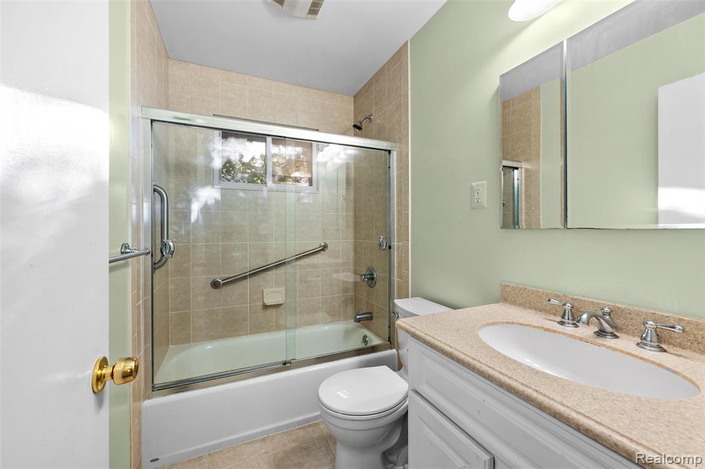 42 Gladwin Avenue, Clawson, MI — Photo 13