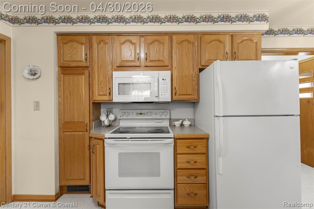 8262 Vine Avenue, Allen Park, MI 48101 — Photo 25