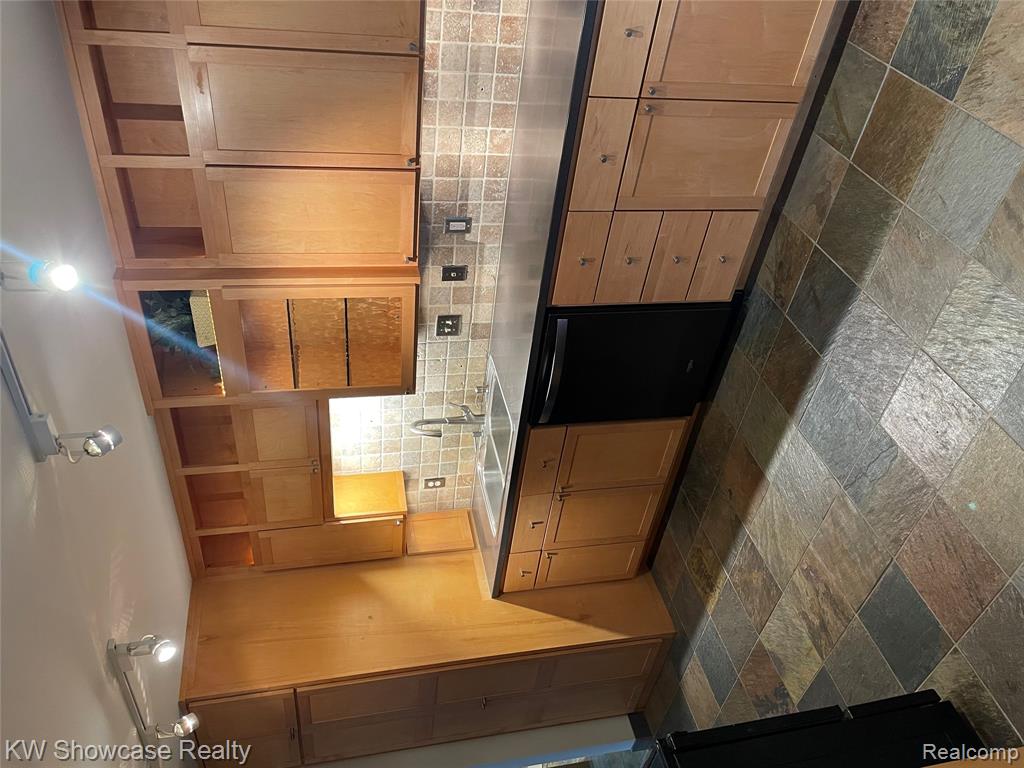 527 E University Drive, Rochester, MI 48307 — Photo 14