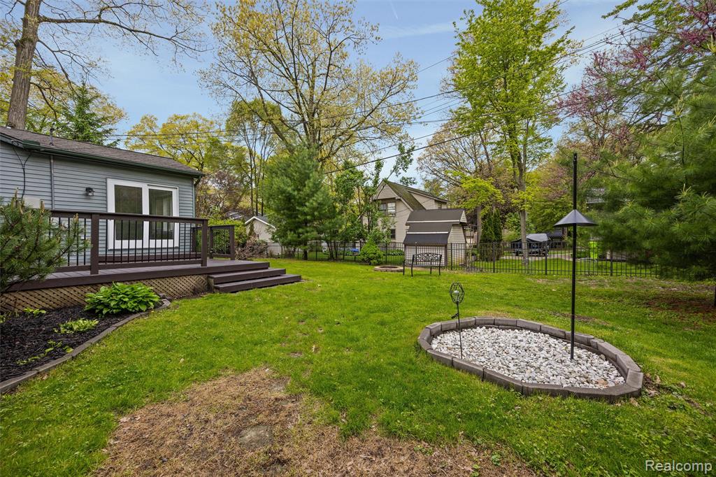 3600 Woodview Avenue, West Bloomfield, MI 48324 — Photo 32