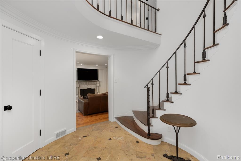 1059 Berkshire Road, Grosse Pointe Park, MI 48230 — Photo 2