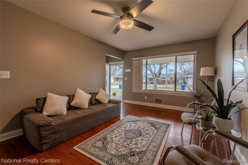 4760 Red Maple Drive, Warren, MI 48092 — Photo 10