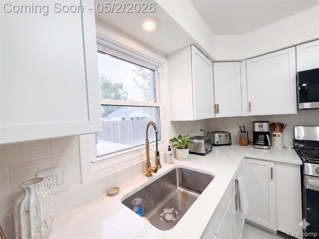 7001 Mayburn Street, Dearborn Heights, MI 48127 — Photo 6