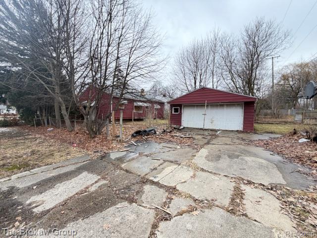 4302 Huckleberry Lane, Flint, MI 48507 — Photo 11