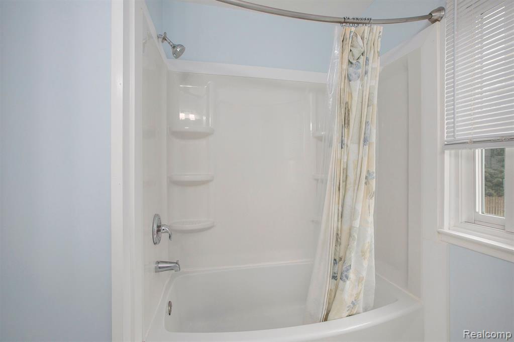 3481 BURBANK Drive, Ann Arbor, MI 48105 — Photo 17