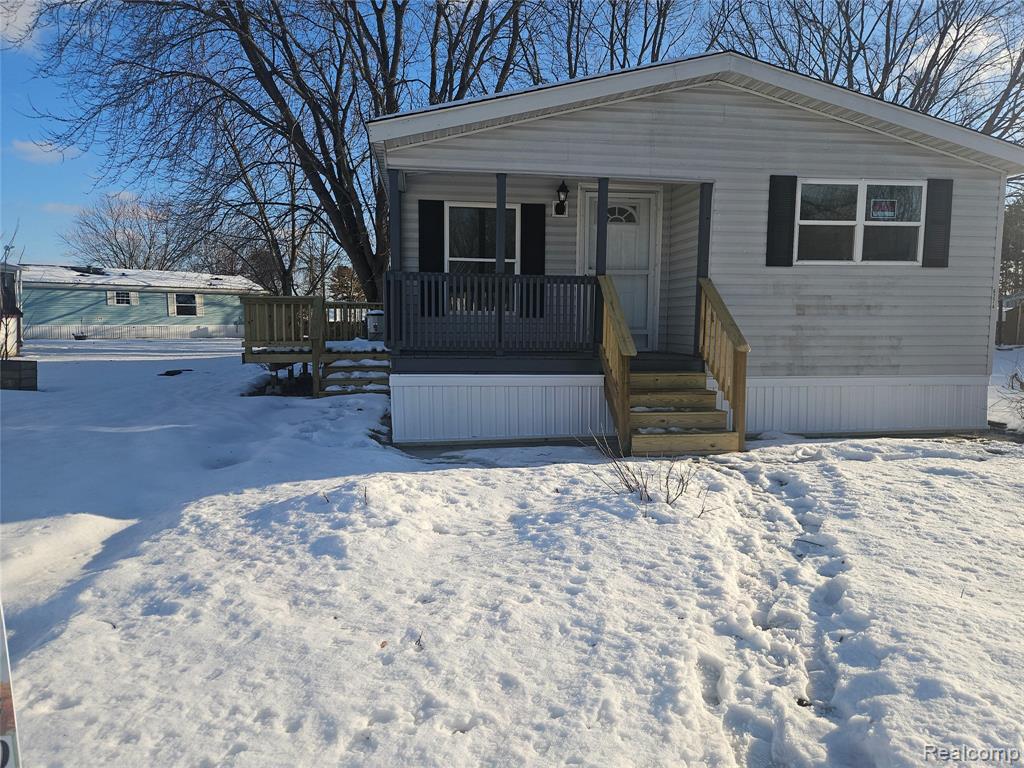 6274 Cree Ct, Flint, MI 48506 — front exterior