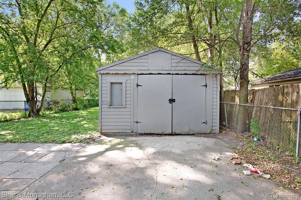 8436 CHAPP Avenue, Warren, MI 48089 — Photo 18