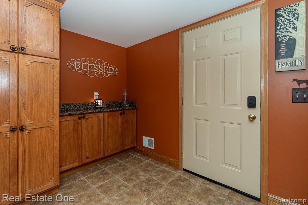 58900 12 Mile Road, New Hudson, MI 48165 — Photo 19