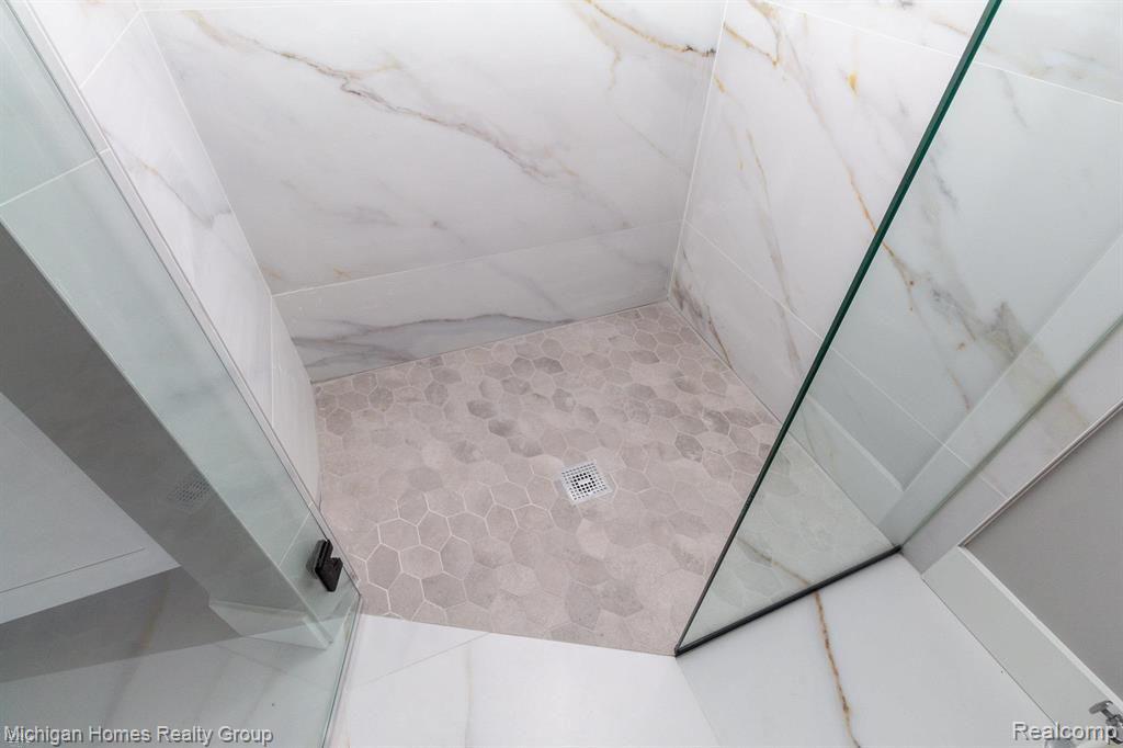 2910 LOON Drive, Wixom, MI 48393 — Photo 84