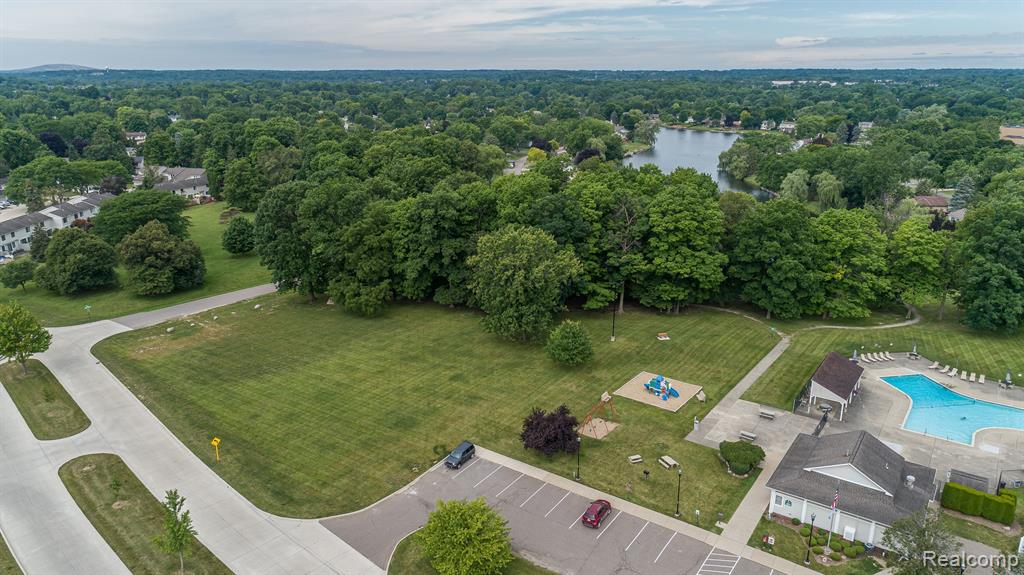 39523 VILLAGE WOOD Road, Novi, MI — Photo 31