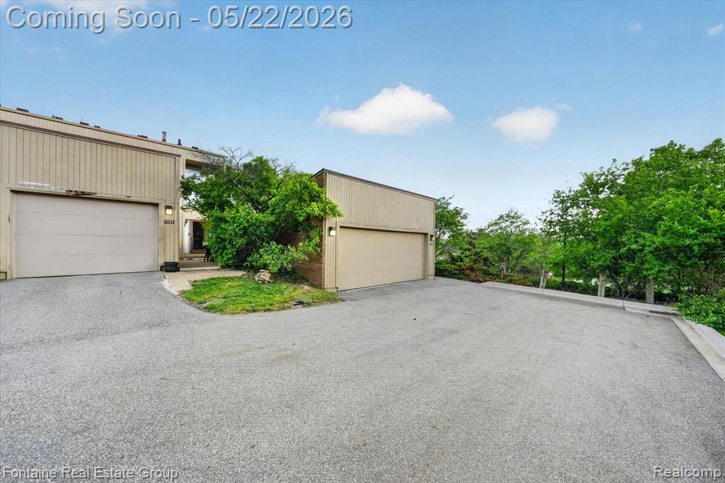 7406 Azalea Court, West Bloomfield, MI — Photo 30