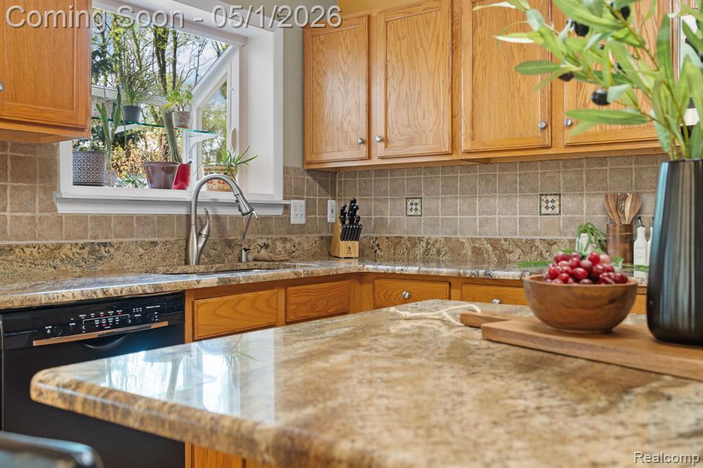 1861 Twin Sun Circle, Walled Lake, MI 48390 — Photo 35