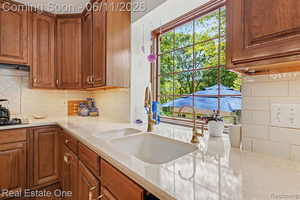 2958 Pine Needle Drive, White Lake, MI 48383 — Photo 12