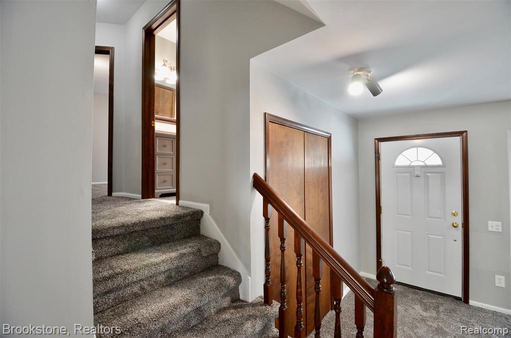 7244 Chapel View Drive, Clarkston, MI — Photo 8
