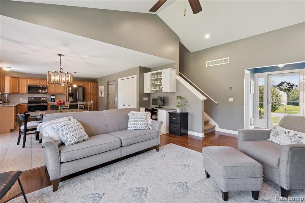 7056 Glenmeadow Court, Grand Blanc, MI 48439 — Photo 12