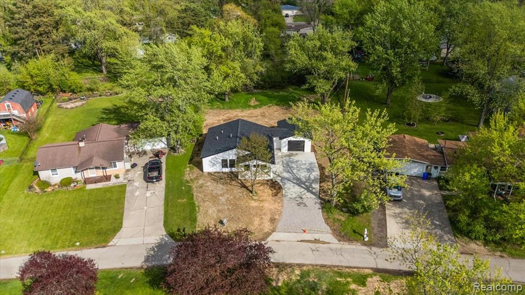 6165 Woodsdale Drive, Grand Blanc, MI 48439 — Photo 6
