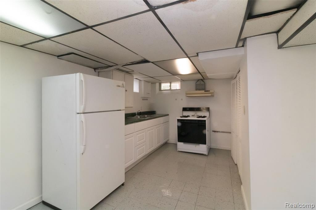 6630 Hartwell Street, Dearborn, MI 48126 — Photo 37
