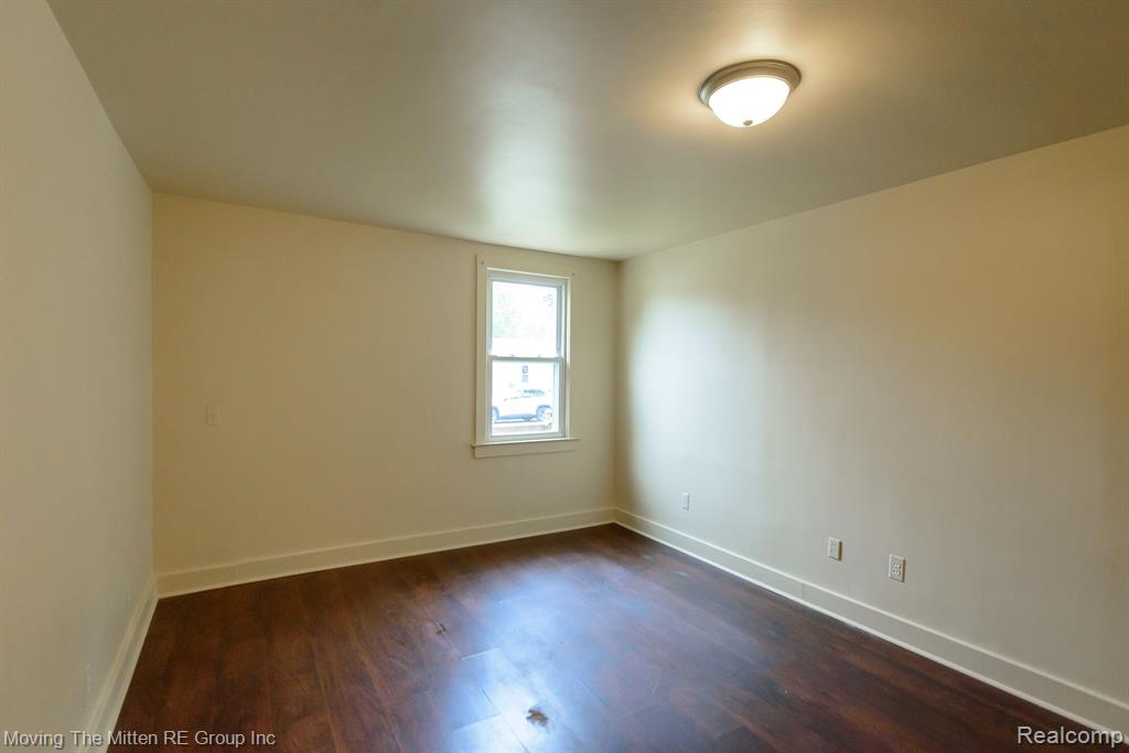 560 GREENLAWN Street, Ypsilanti, MI 48198 — Photo 14