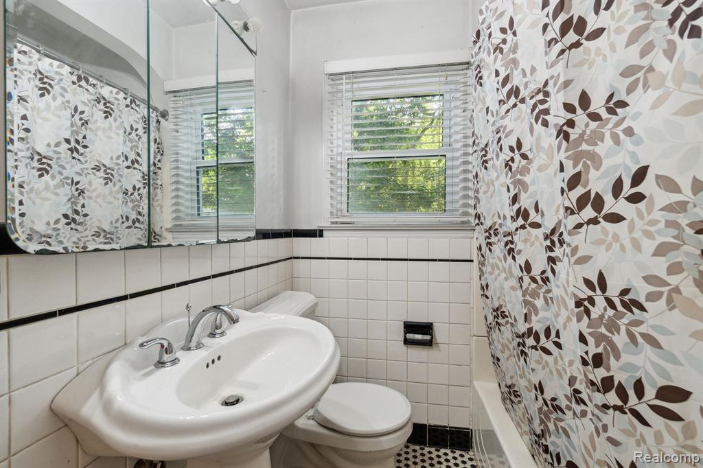 4311 FENTON Road, Flint, MI 48507 — Photo 19