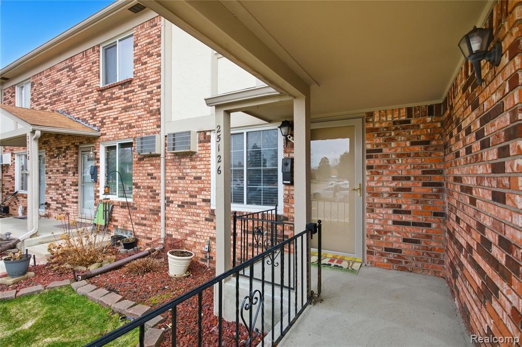 25126 Franklin Terrace Franklin Terrace, 6, South Lyon, MI 48178