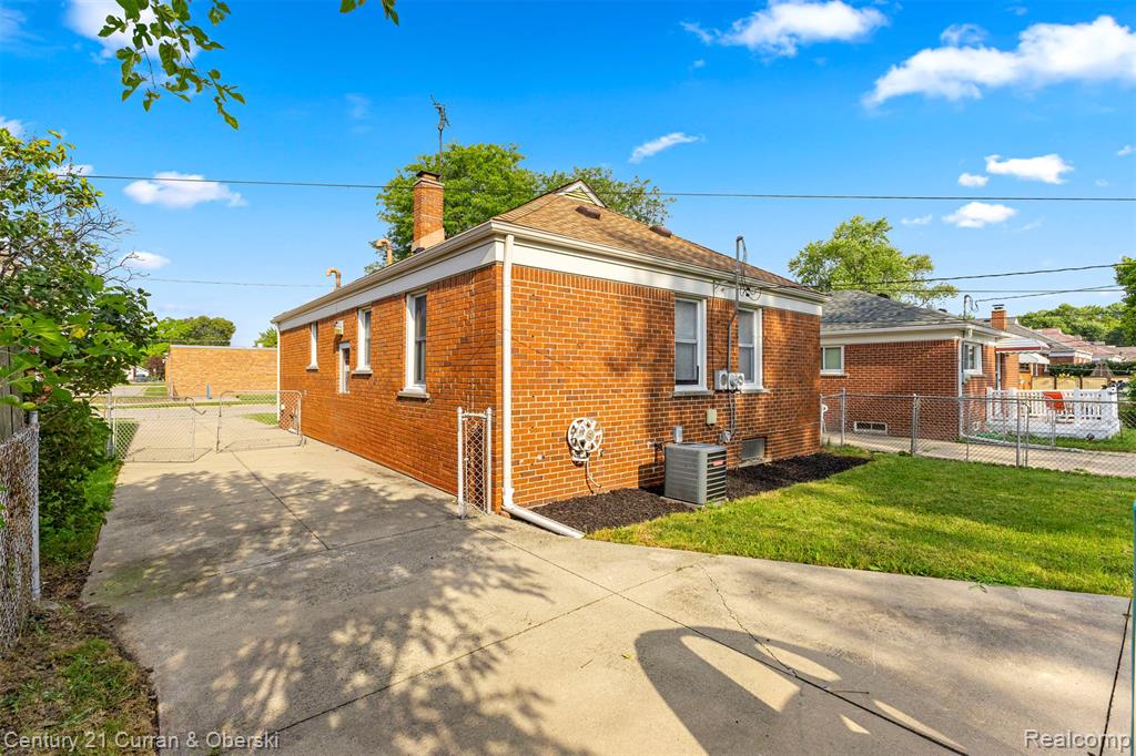 9299 Becker Avenue, Allen Park, MI 48101 — Photo 37