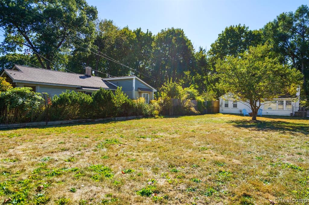 6511 Crest Drive, Waterford, MI 48329 — Photo 19