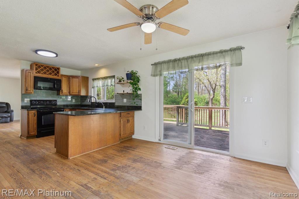 5440 BRADFORD Circle, Brighton, MI 48114 — Photo 9