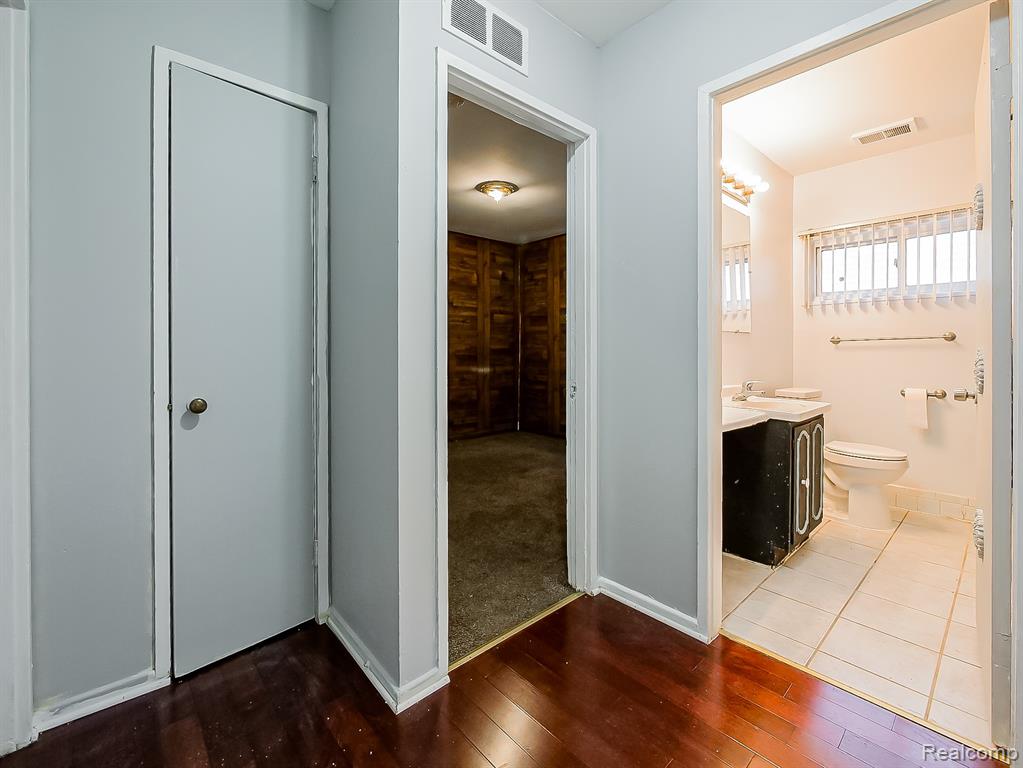 948 E Kalama Avenue, Madison Heights, MI 48071 — Photo 21
