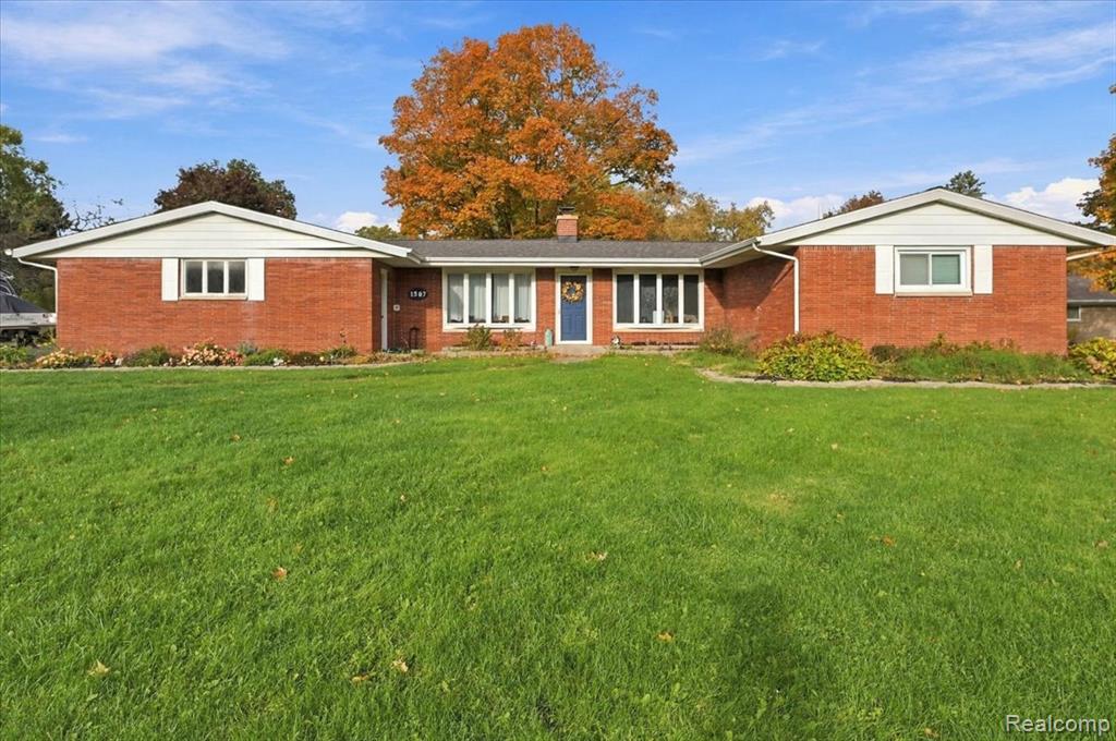 1307 Kra Nur Drive, Burton, MI 48509