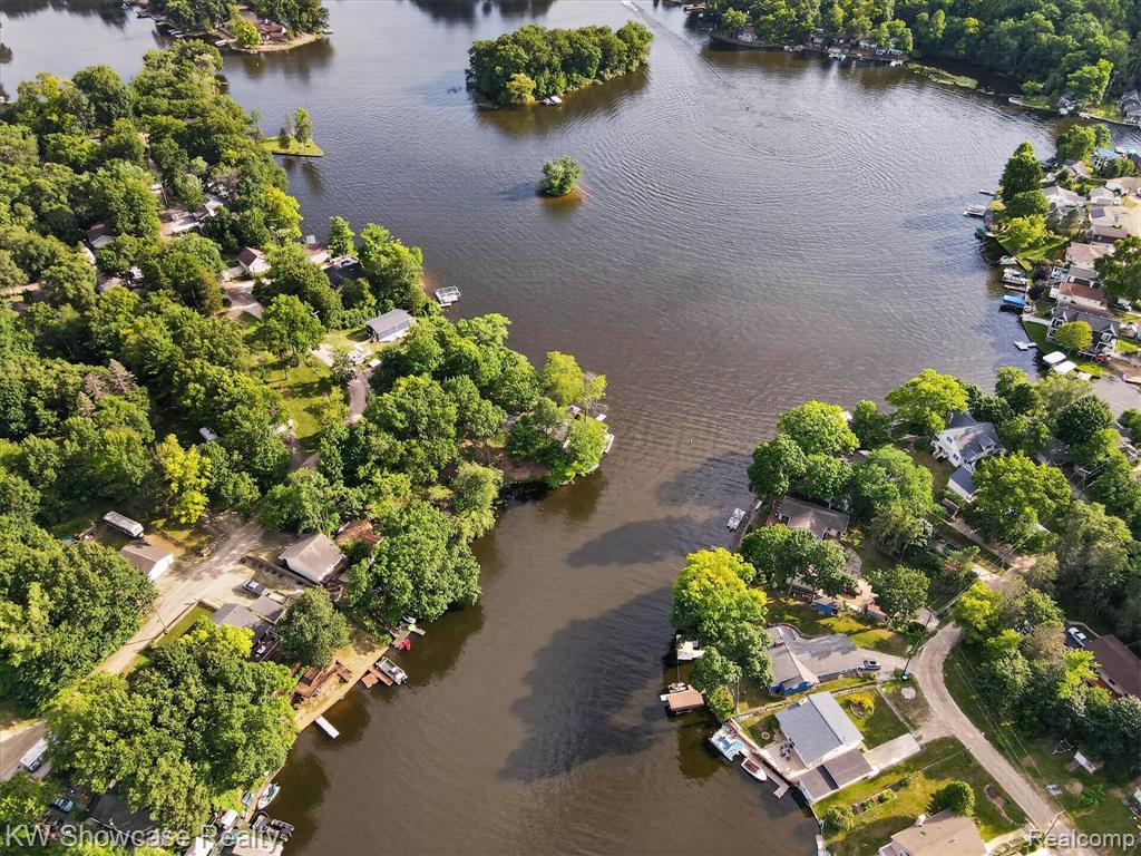 11438 RIVERBANK Lane, Pinckney, MI 48169 — Photo 40