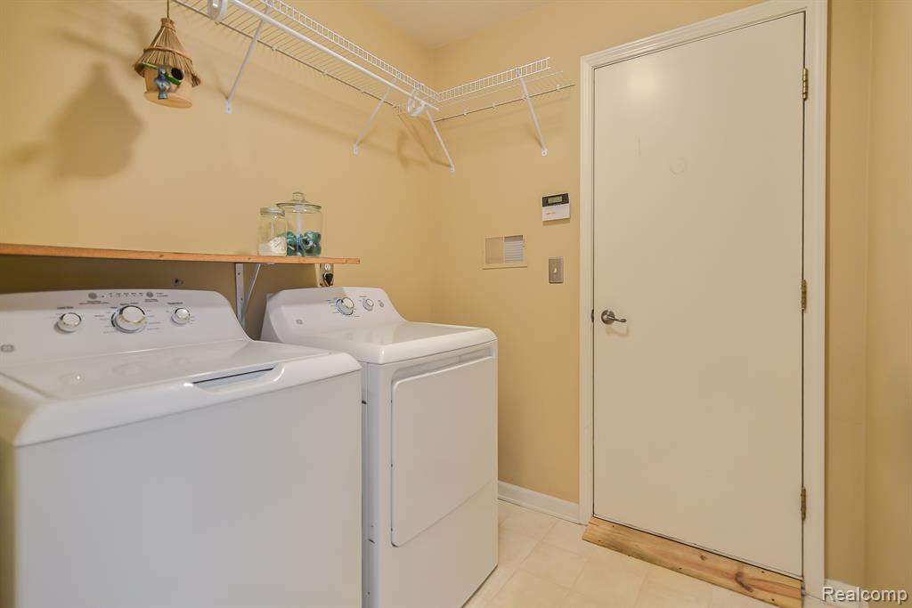 2578 SIGNATURE Circle, Pinckney, MI 48169 — Photo 37